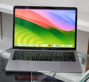 New Laptop Apple MacBook Pro 2019 16GB Intel Core i7 SSD 256GB