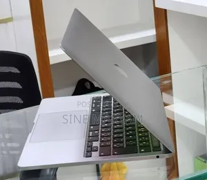 New Laptop Apple MacBook Pro 2020 8GB Intel Core i5 SSD 512GB