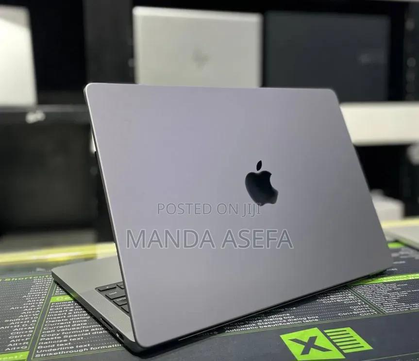 New Laptop Apple MacBook Pro 16GB Apple M3 SSD 512GB