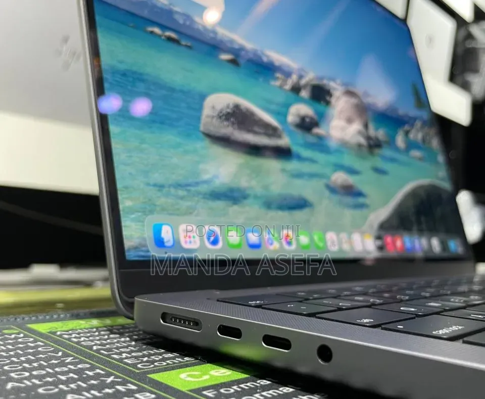 New Laptop Apple MacBook Pro 16GB Apple M3 SSD 512GB