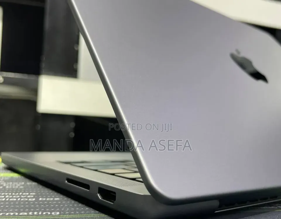 New Laptop Apple MacBook Pro 16GB Apple M3 SSD 512GB