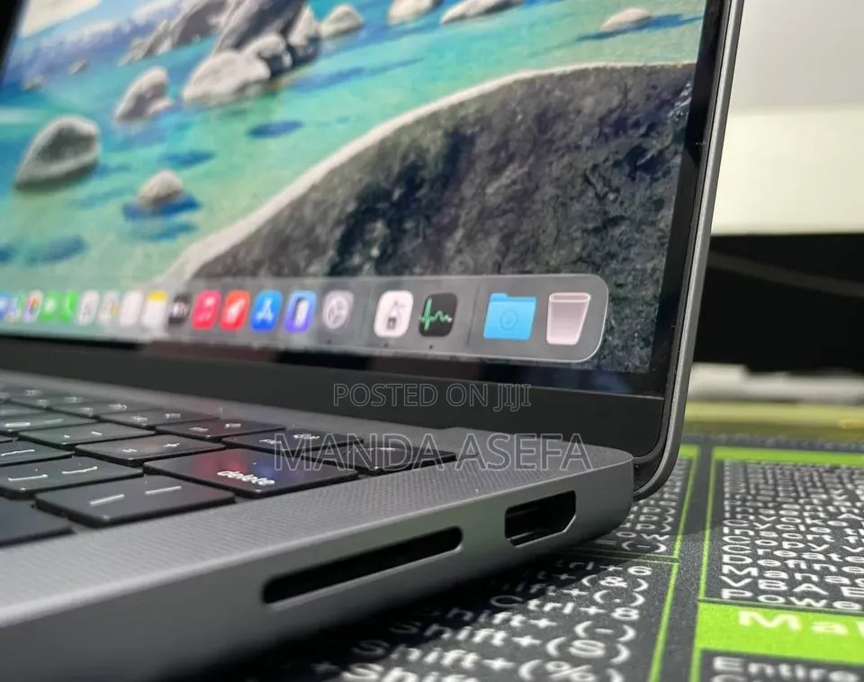 New Laptop Apple MacBook Pro 16GB Apple M3 SSD 512GB