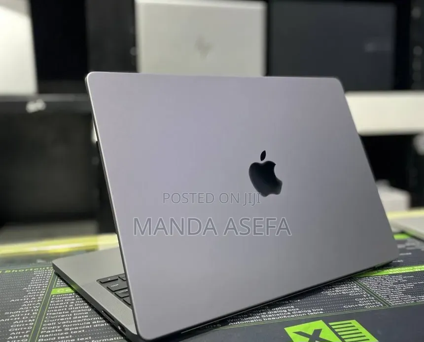 New Laptop Apple MacBook Pro 16GB Apple M3 SSD 512GB