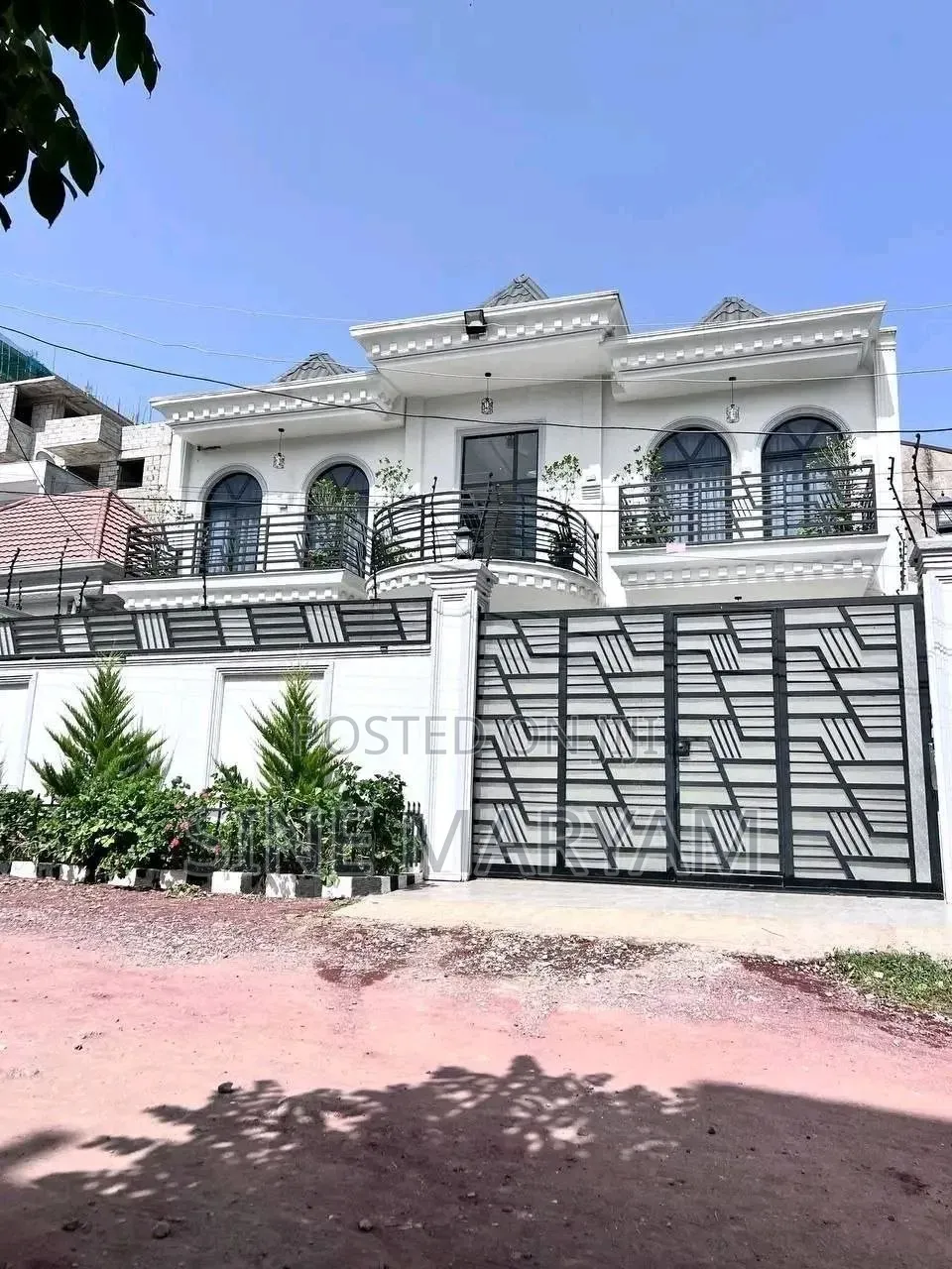 Furnished 7bdrm Villa in Bole for sale