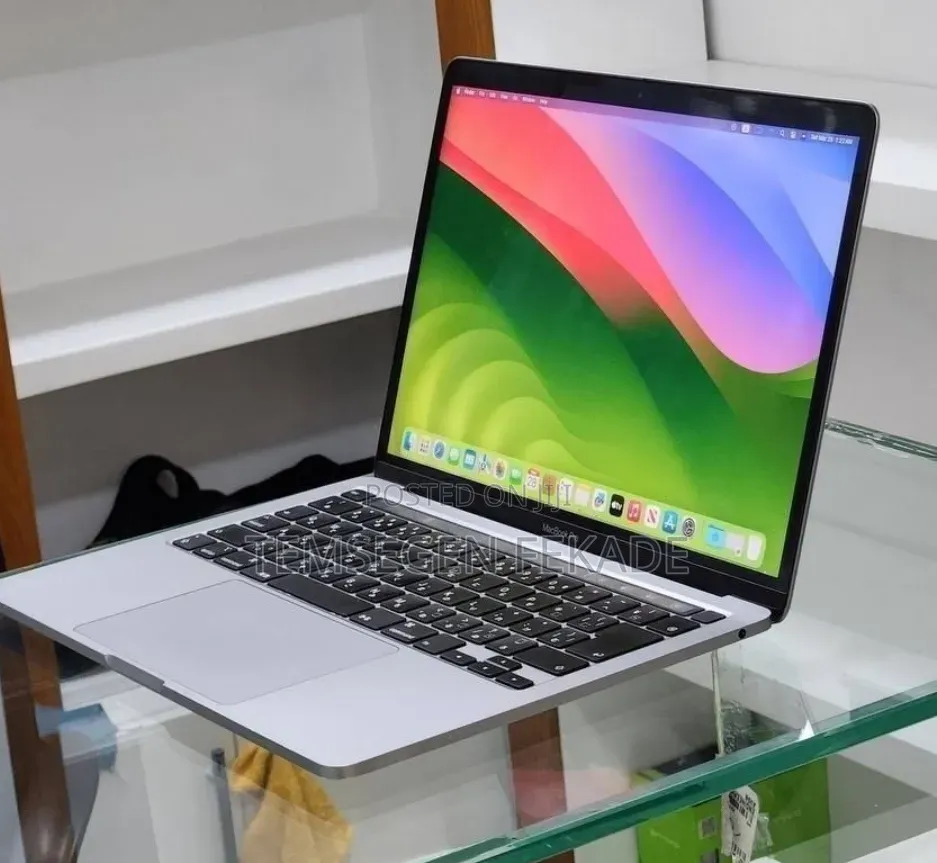 New Laptop Apple MacBook Pro 2020 8GB Intel Core i5 SSD 512GB