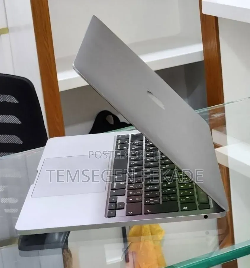 New Laptop Apple MacBook Pro 2020 8GB Intel Core i5 SSD 512GB