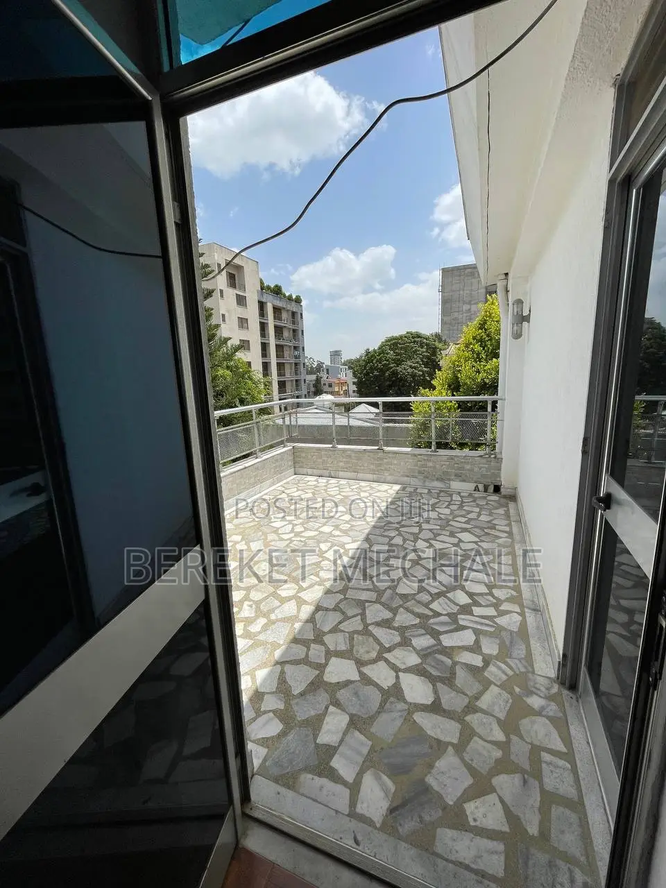 10bdrm House in Bole for rent