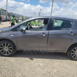 Toyota Yaris L Hatchback 5dr 2012 Gray