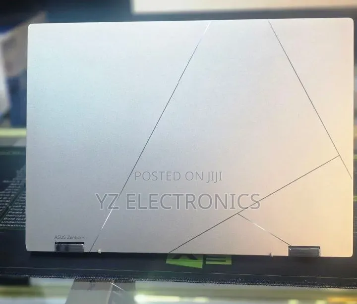New Laptop Asus ZenBook 13 UX331UN 16GB Intel Core i7 SSD 512GB