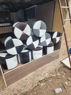 ኩርሲ Small Chairs