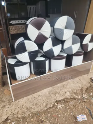 ኩርሲ Small Chairs