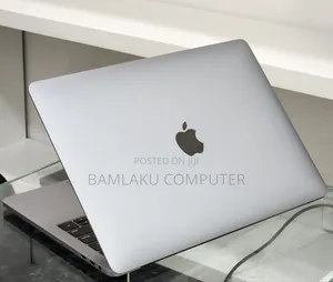 New Laptop Apple MacBook Pro 2019 16GB Intel Core i7 SSD 256GB