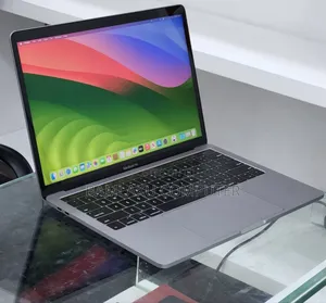 New Laptop Apple MacBook Pro 2019 16GB Intel Core i7 SSD 256GB