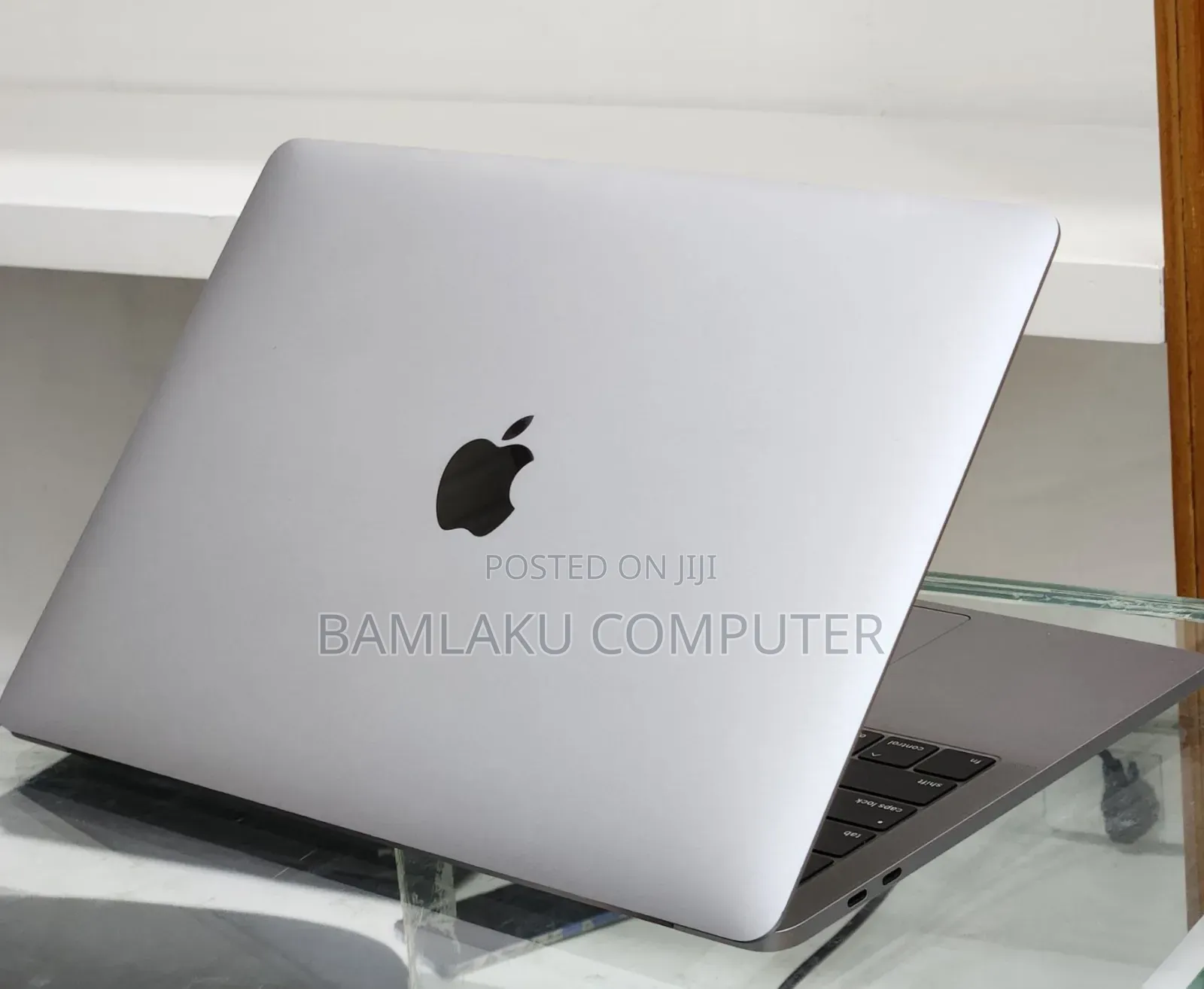 New Laptop Apple MacBook Pro 2019 16GB Intel Core i7 SSD 256GB