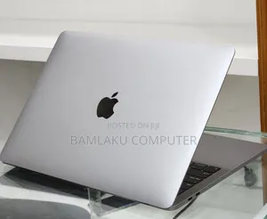 New Laptop Apple MacBook Pro 2019 16GB Intel Core i7 SSD 256GB
