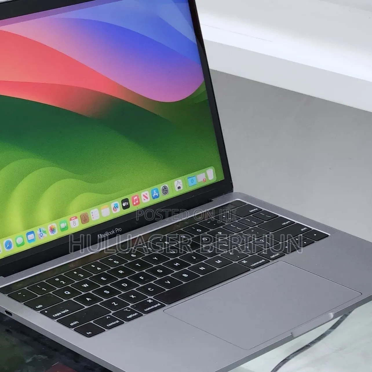 New Laptop Apple MacBook Pro 2019 16GB Intel Core i7 SSD 256GB