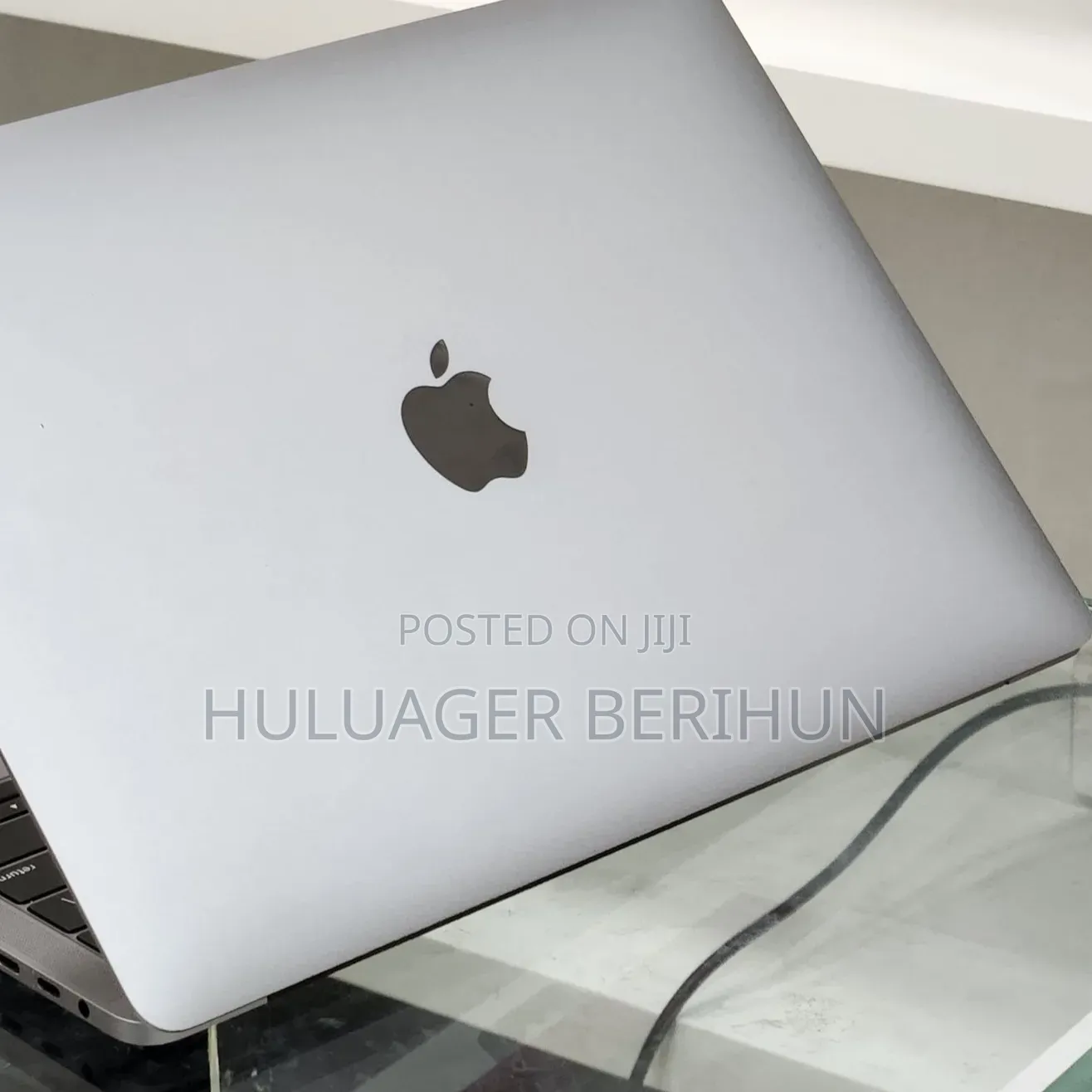 New Laptop Apple MacBook Pro 2019 16GB Intel Core i7 SSD 256GB