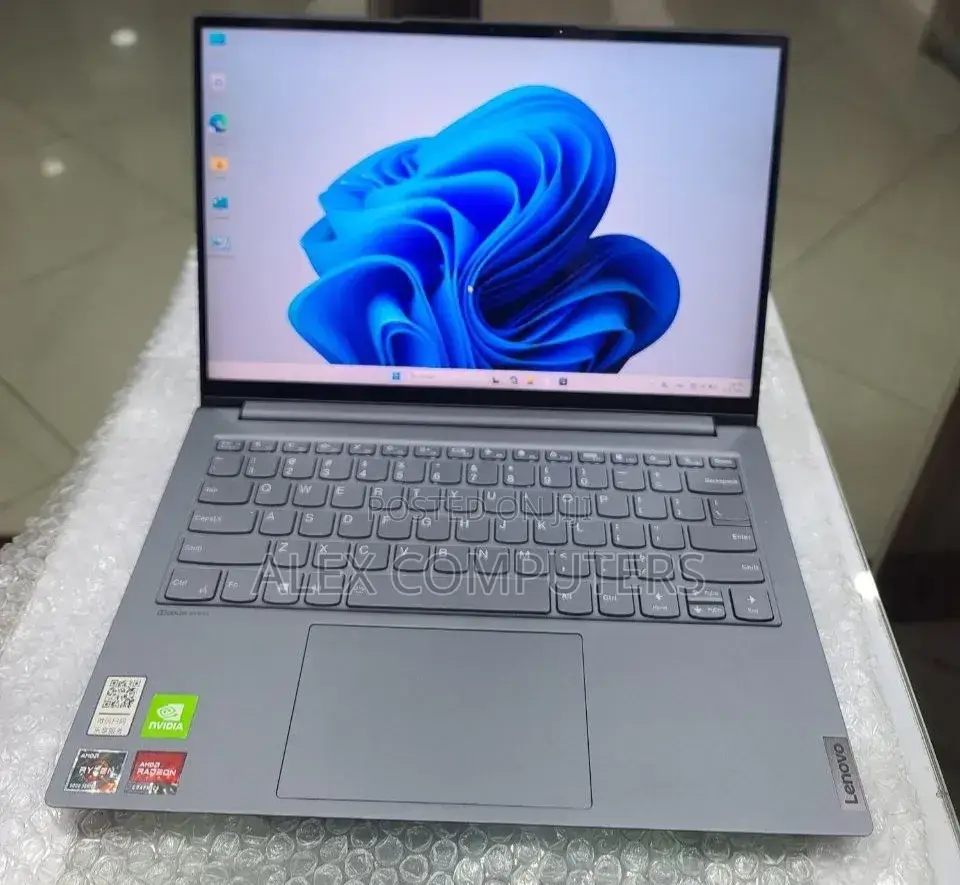 New Laptop Lenovo Yoga 700 16GB AMD Ryzen 7 SSD 512GB