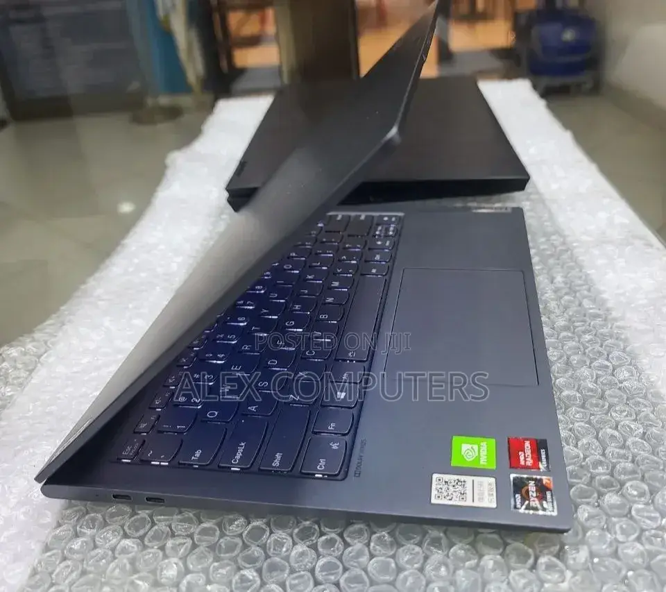 New Laptop Lenovo Yoga 700 16GB AMD Ryzen 7 SSD 512GB