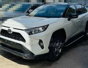 Toyota RAV4 2022 White
