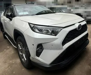 Toyota RAV4 2022 White