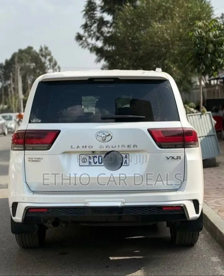 Toyota Land Cruiser 2022 White