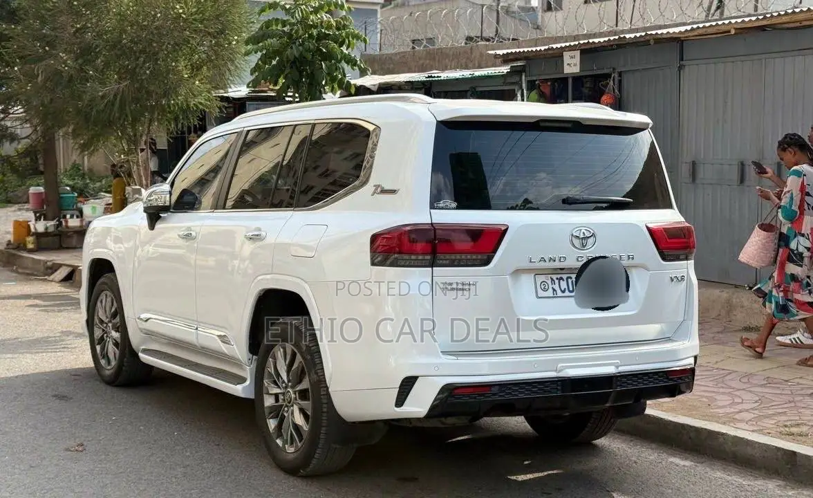 Toyota Land Cruiser 2022 White