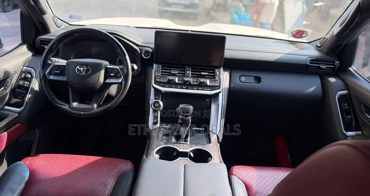 Toyota Land Cruiser 2022 White
