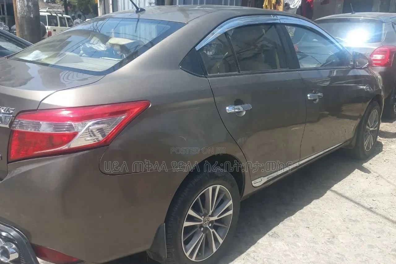 Toyota Yaris 2016 Purple