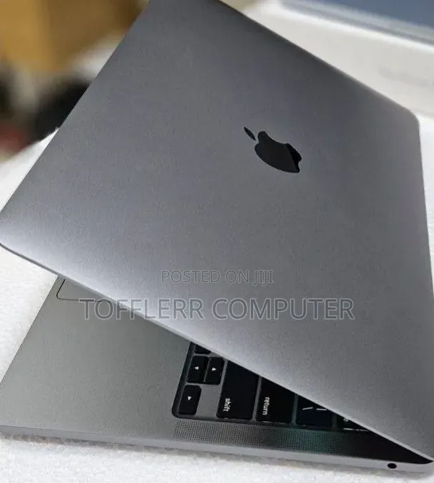 New Laptop Apple MacBook Pro 2023 M2 16GB AMD A8 SSD 256GB