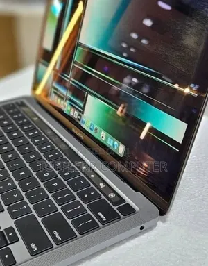 New Laptop Apple MacBook Pro 2023 M2 16GB AMD A8 SSD 256GB