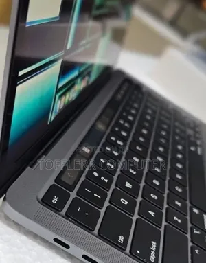 New Laptop Apple MacBook Pro 2023 M2 16GB AMD A8 SSD 256GB