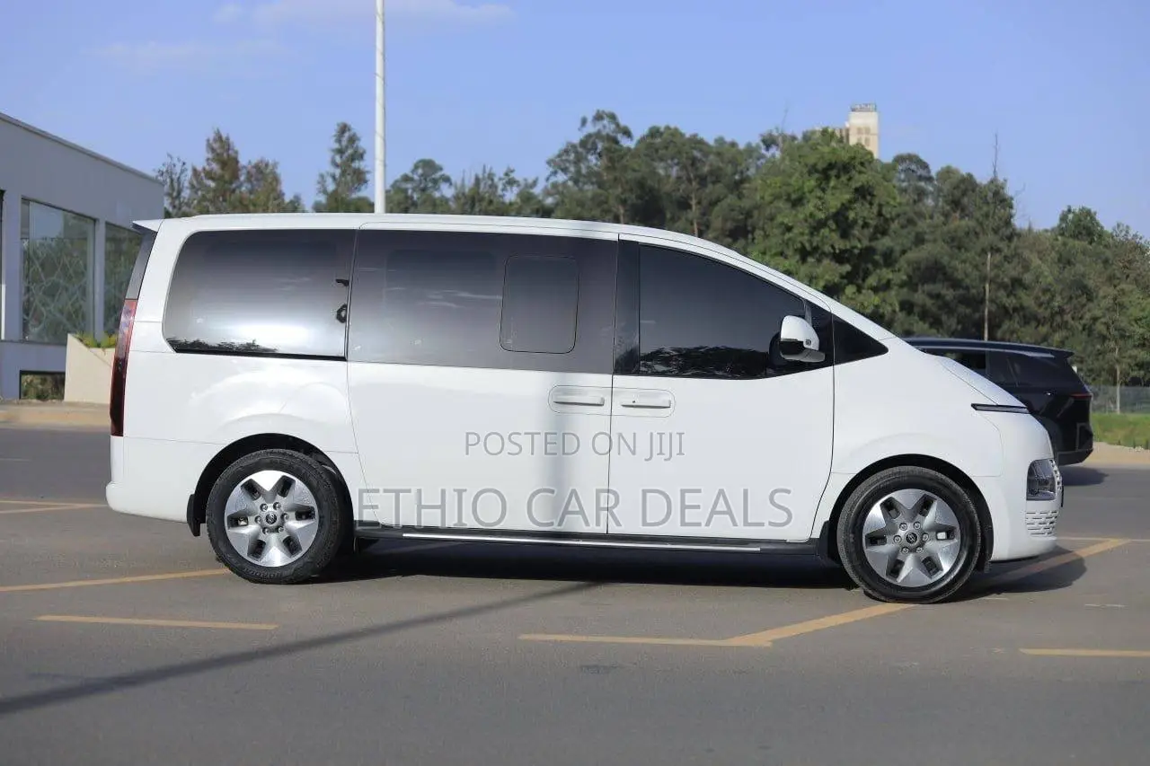 New Hyundai Staria 2023 White