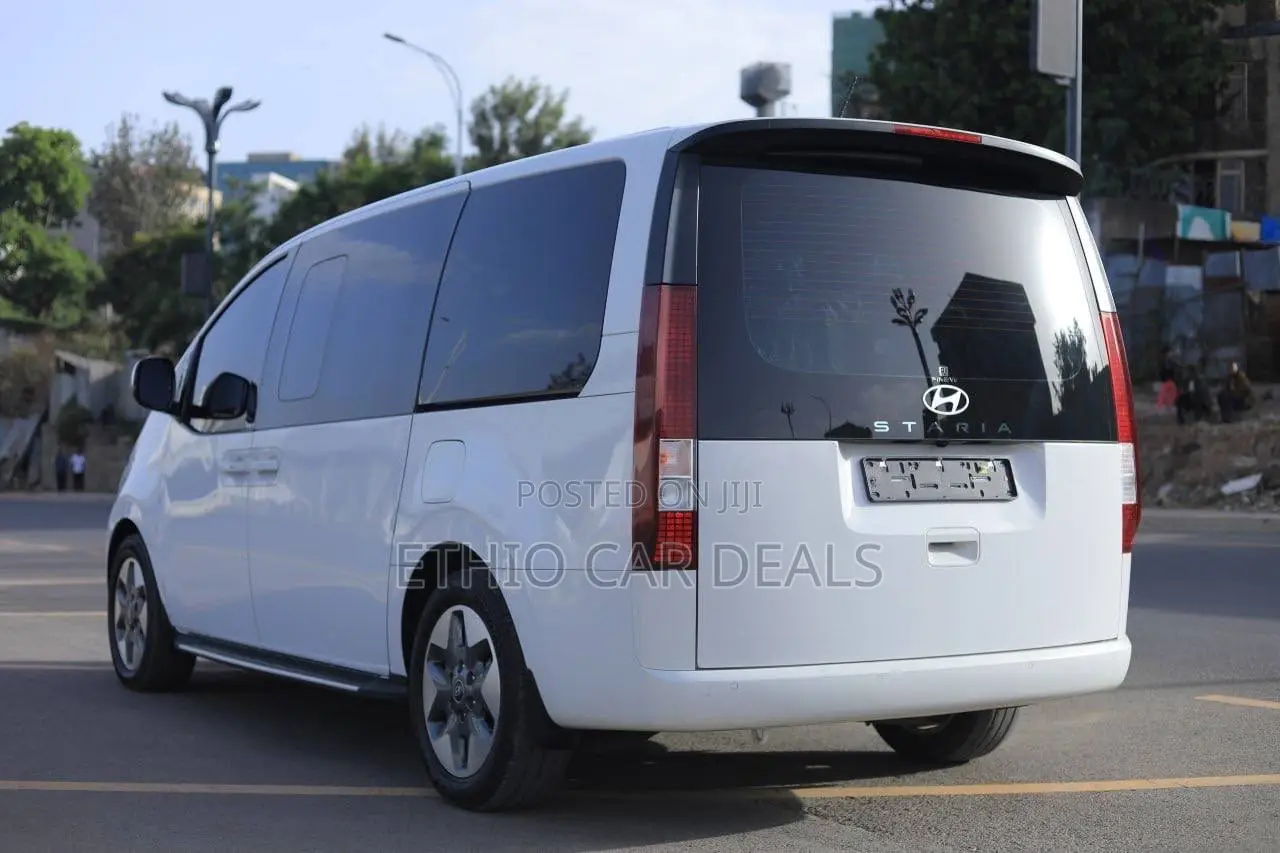 New Hyundai Staria 2023 White