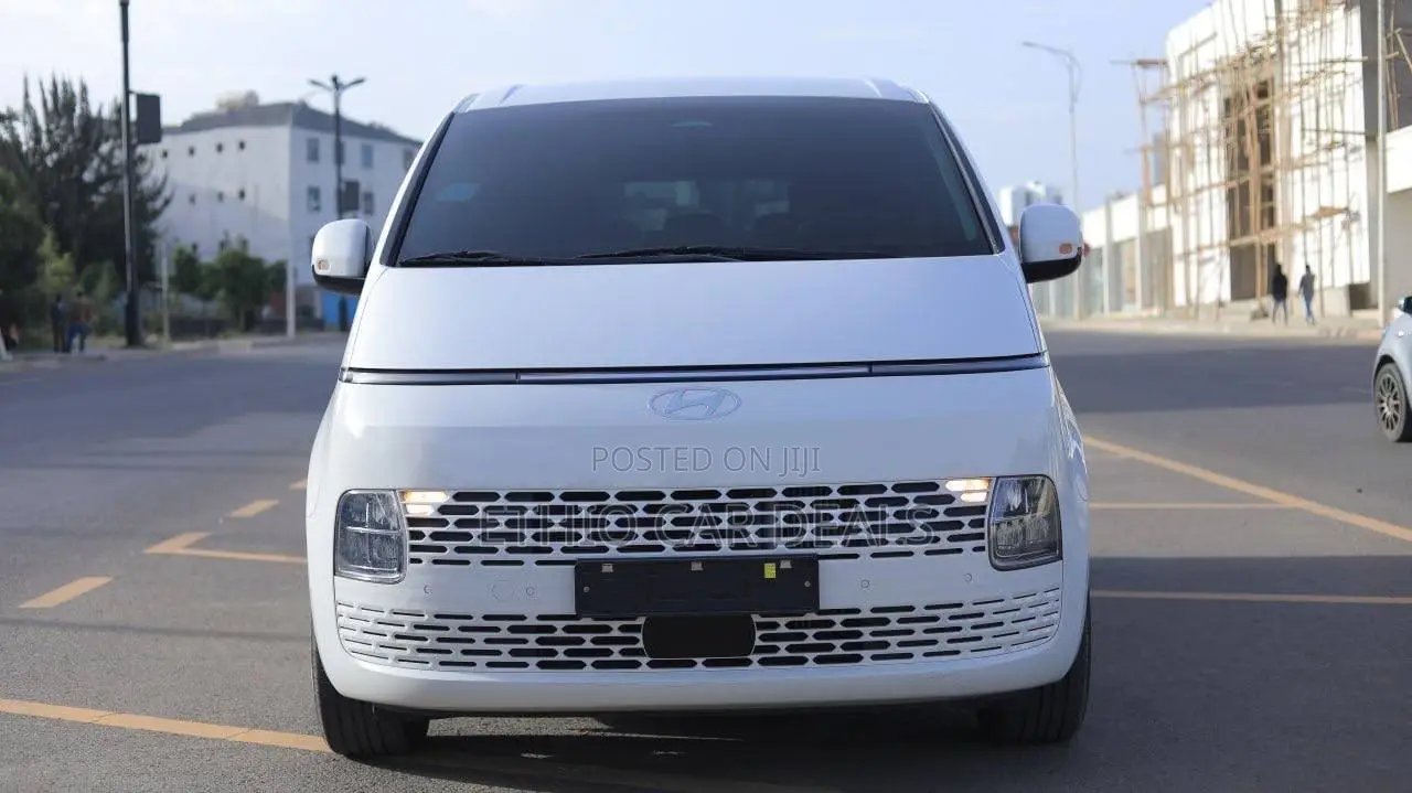 New Hyundai Staria 2023 White
