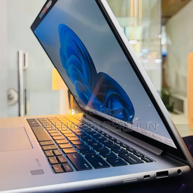 New Laptop HP EliteBook 840 G10 16GB Intel Core i7 SSD 512GB
