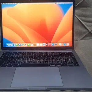 New Laptop Apple MacBook Pro 2017 16GB Intel Core i5 SSD 512GB