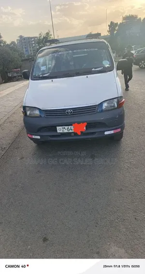 Toyota HiAce 2006 White
