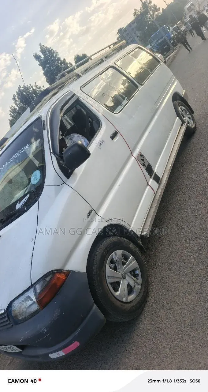 Toyota HiAce 2006 White