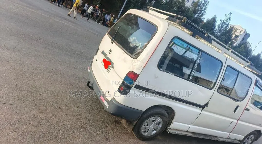 Toyota HiAce 2006 White