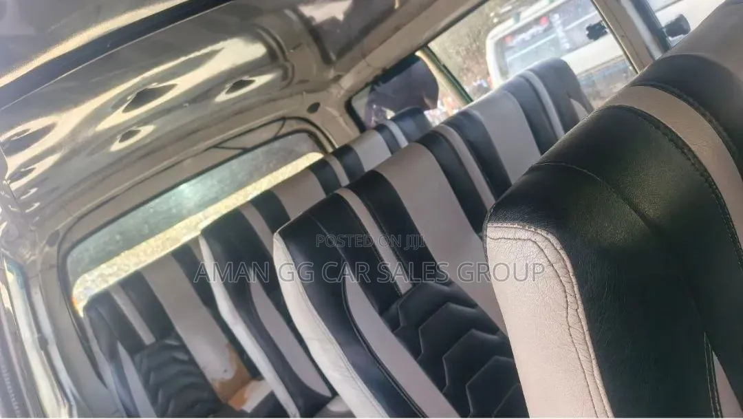 Toyota HiAce 2006 White