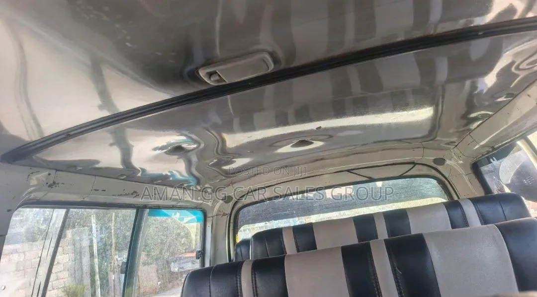 Toyota HiAce 2006 White