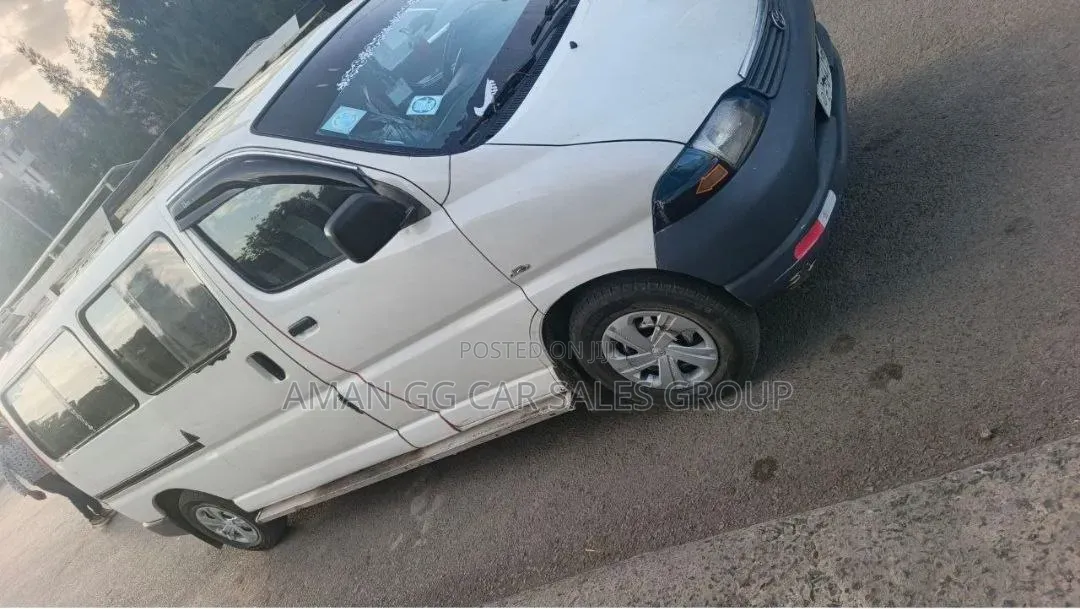 Toyota HiAce 2006 White