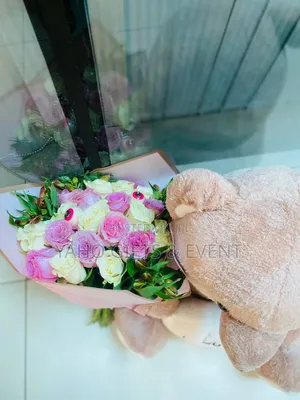 Medium Toy With Bouquet