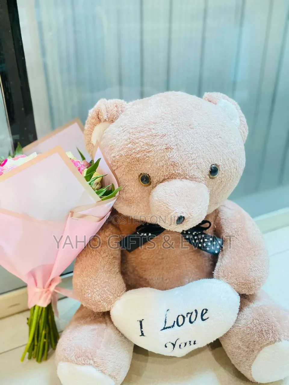 Medium Toy With Bouquet