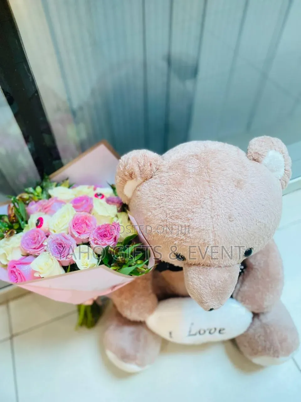 Medium Toy With Bouquet