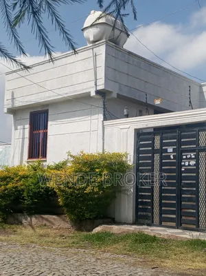 Furnished 5bdrm House in ዱከም ከተማ, Oromia-Finfinne for sale