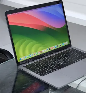 New Laptop Apple MacBook Pro 2017 16GB Intel Core i7 SSD 256GB