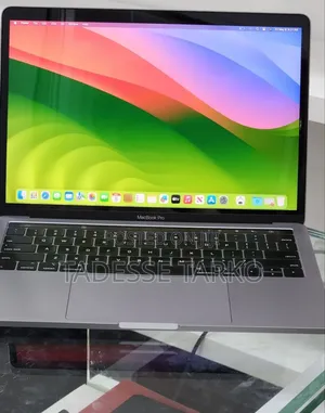 New Laptop Apple MacBook Pro 2017 16GB Intel Core i7 SSD 256GB