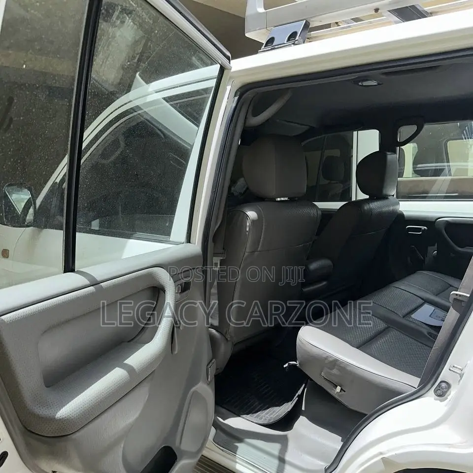 Toyota Land Cruiser 2006 White